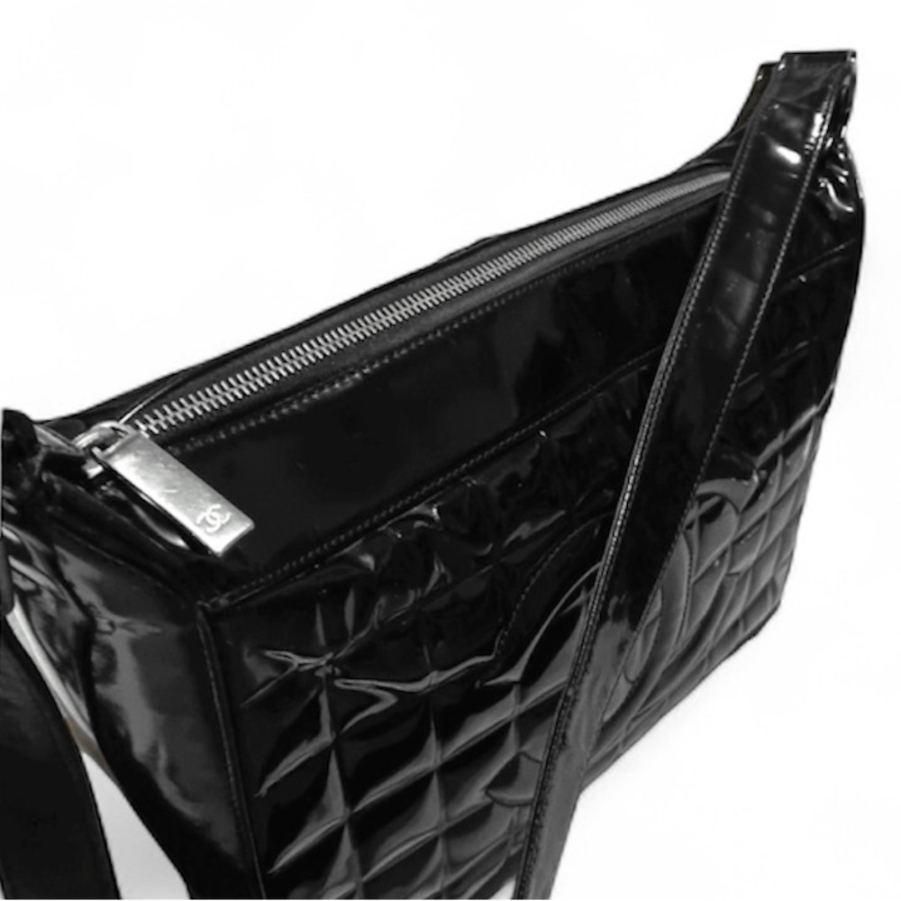 CHANEL COCO MARK CHOCOLATE BAR Shoulder Bag • EUC BLACK PATENT LEATHER - Picture 10 of 14